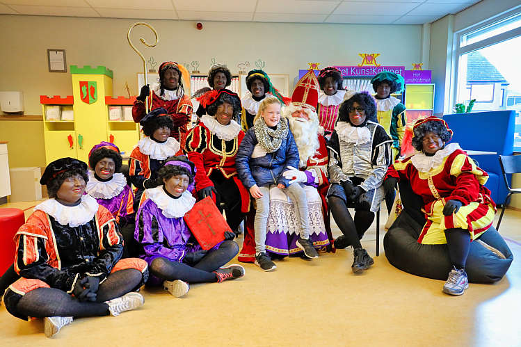 Aankomst van de Sint en zijn Zwarte Pieten in Waarder_101